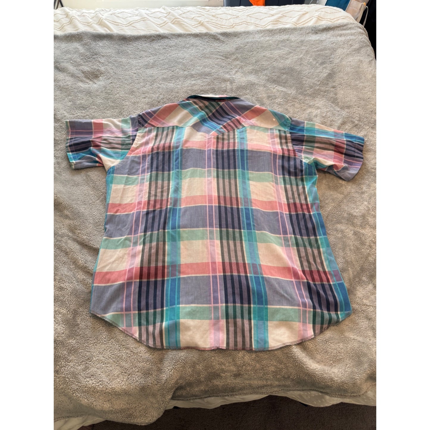 Vintage 1980s Wrangler Pearl Snap Plaid Cotton Poly X-Long Tails Shirt – Size L