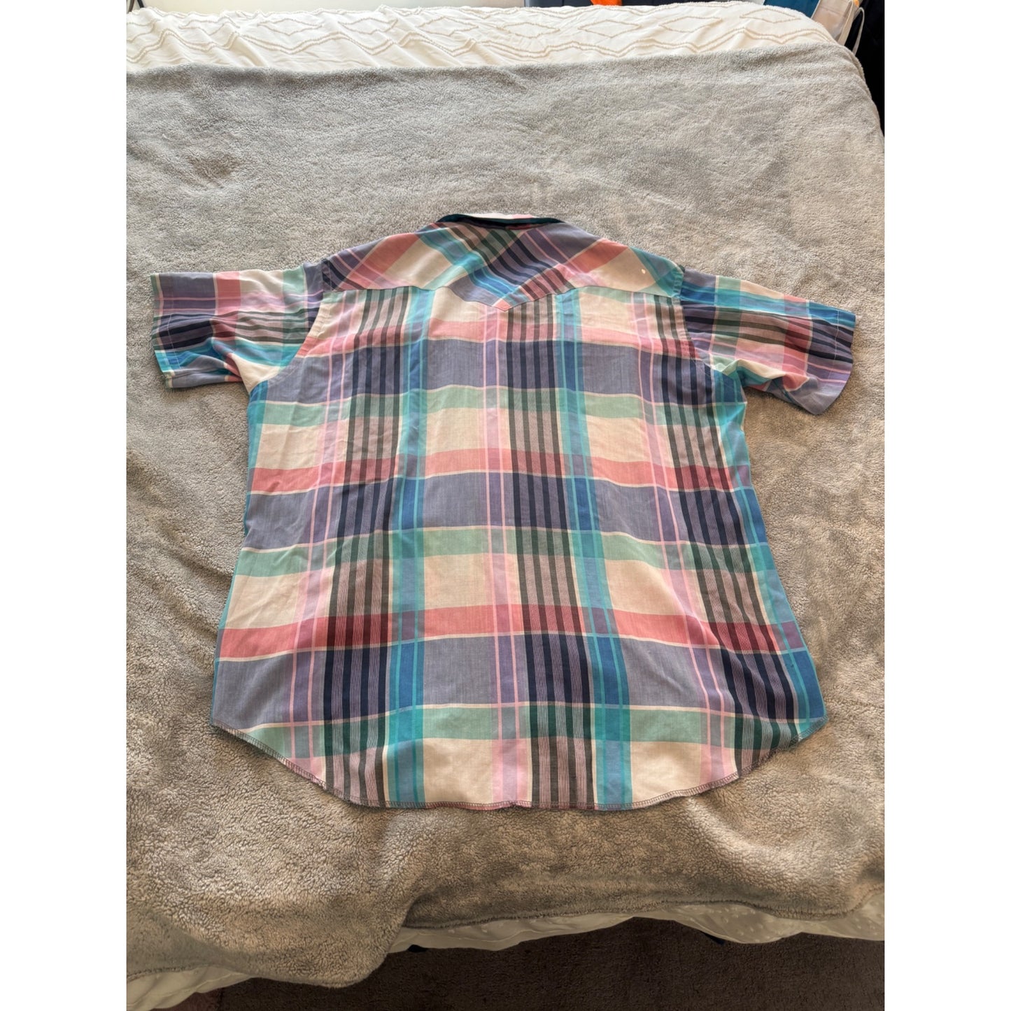 Vintage 1980s Wrangler Pearl Snap Plaid Cotton Poly X-Long Tails Shirt – Size L