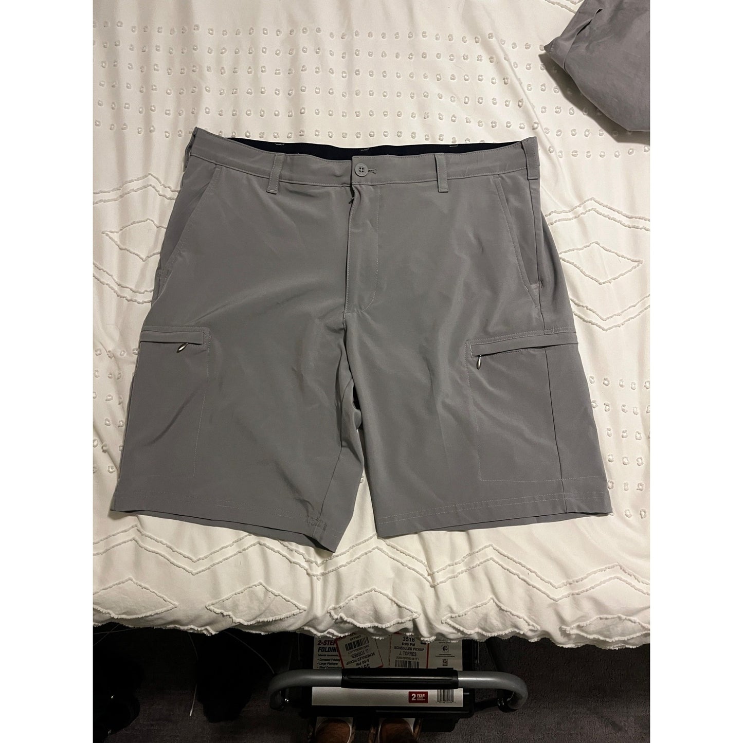 Izod Golf Lightweight Comfortable Performance Cargo Shorts Gray Men's Size 36
