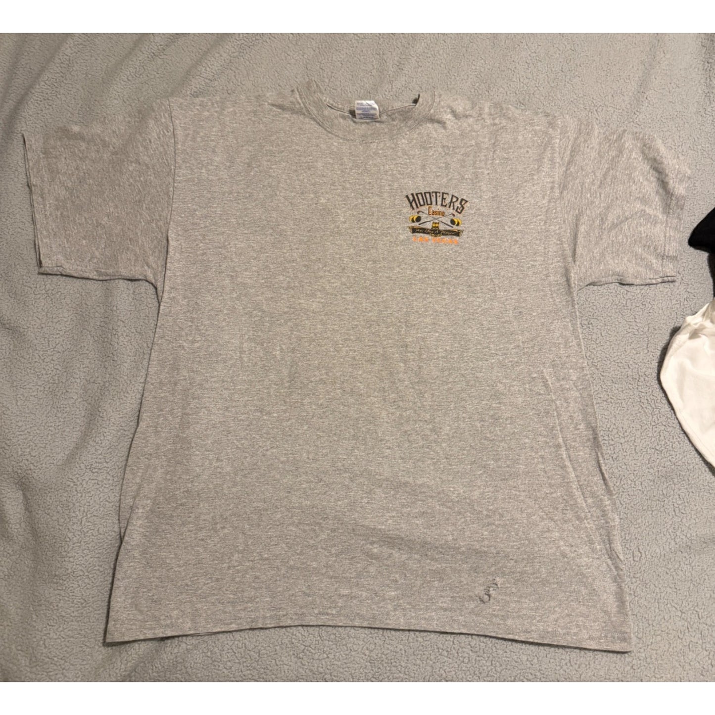 Hooters Gildan Mens Casino Golf Short Sleeve Graphic Gray T-shirt Size XL