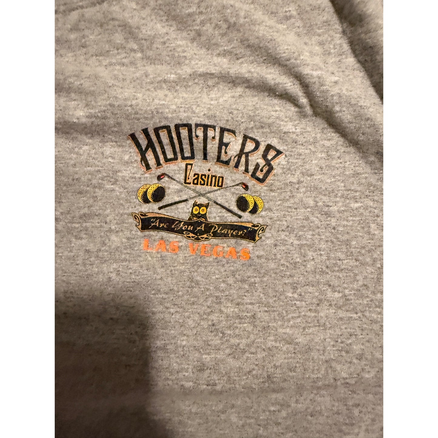 Hooters Gildan Mens Casino Golf Short Sleeve Graphic Gray T-shirt Size XL