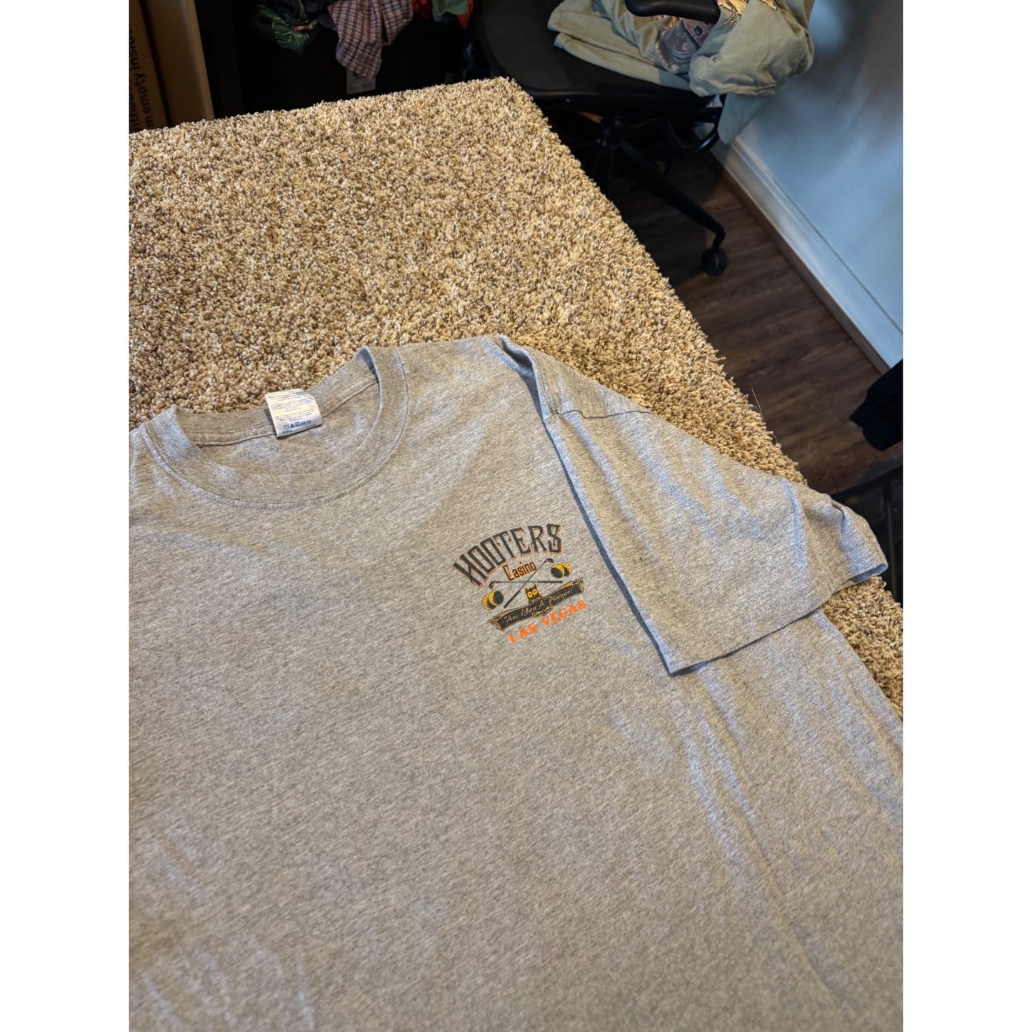 Hooters Casino Las Vegas Graphic T-Shirt Men's XL Gray Golf Girls Back Print