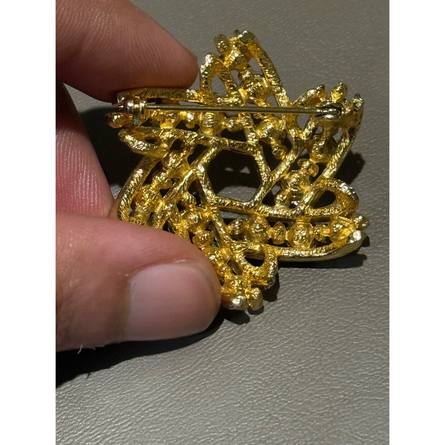 Vintage Gold Tone Green Rhinestone Brooch Pinwheel Swirl Emerald Pin