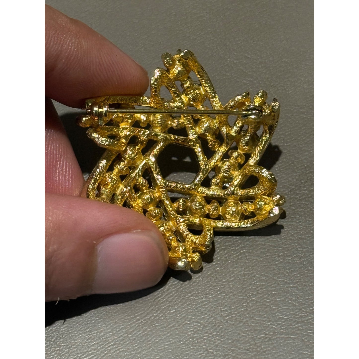 Vintage Gold Tone Green Rhinestone Brooch Pinwheel Swirl Emerald Pin