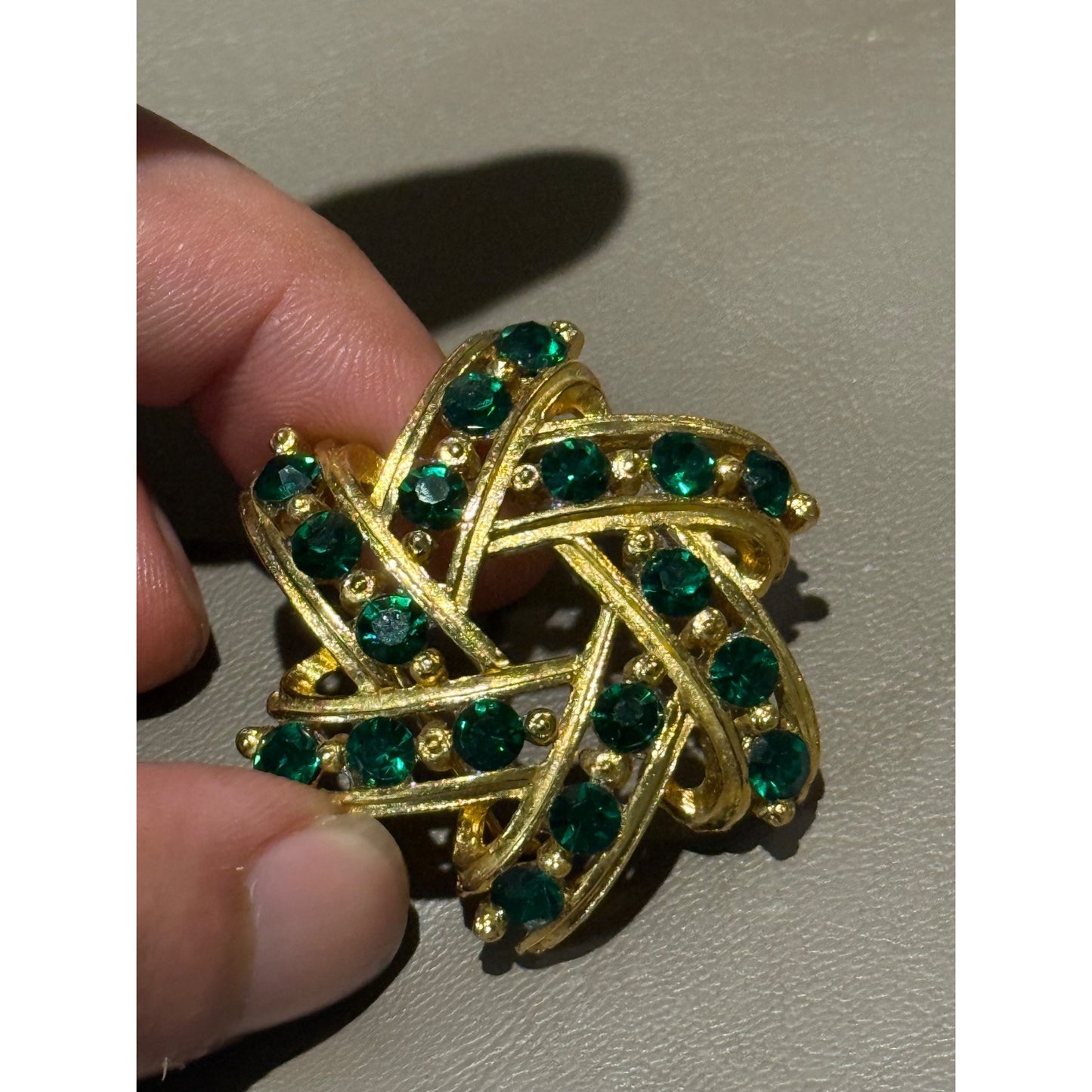 Vintage Gold Tone Green Rhinestone Brooch Pinwheel Swirl Emerald Pin