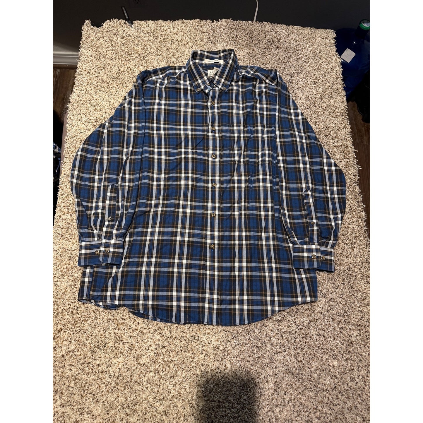 L.L.Bean Blue Plaid Button Down Shirt Men’s M Wrinkle Resistant Cotton Blend